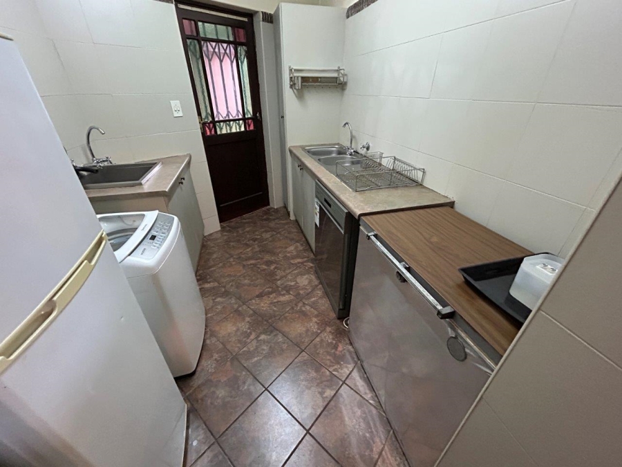 6 Bedroom Property for Sale in Wavecrest Eastern Cape